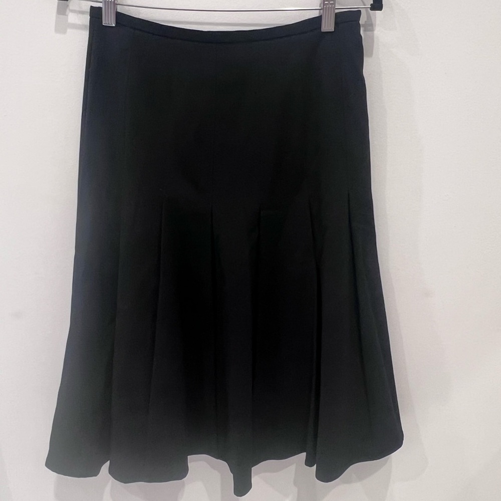 Hazan. Size: 4. Pleated lined Black skirt. Like new.
